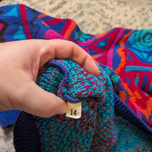 Colorful Geometric Pattern Sweater - Picture 10 of 10